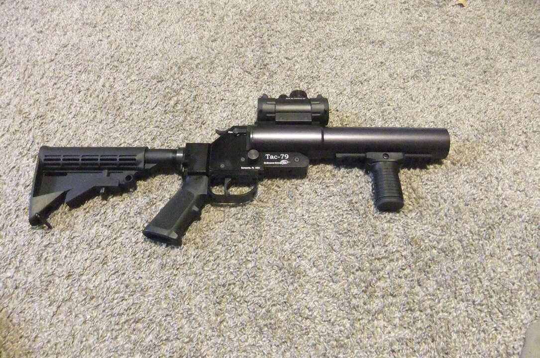 UTG RED DOT 4.0 MOA DOT 38MM WITH INTEGRAL MOUNT
